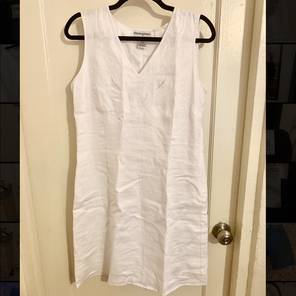 Bloomingdale’s: Vintage White Linen Mini Dress with Lining and Zipper (size 12)